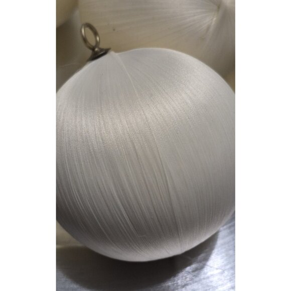 Set Of (9)Vintage Pyramid Mills Satin Round 3" Cream Christmas Ball Ornaments - Picture 4 of 4